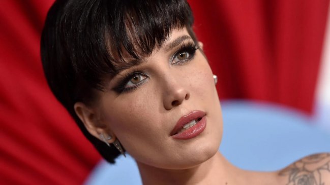 Tras derogación del aborto en Estados Unidos: Halsey revela que intervención le salvó la vida
