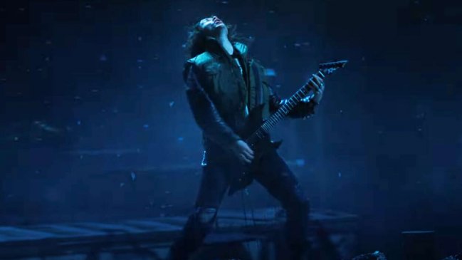 Un master: Joseph Quinn sí tocó la guitarra en escena clave de 