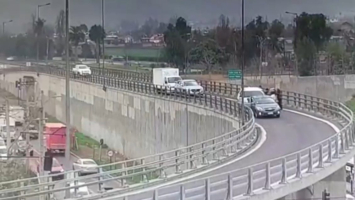 Dos adolescentes y un adulto detenidos por encerrona en Vespucio Norte