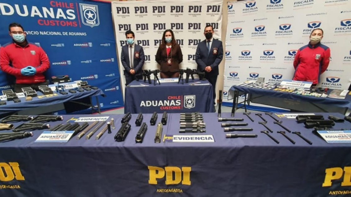 Piezas de armas de guerra fueron detectadas en encomiendas aéreas en Antofagasta