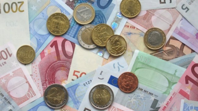 Preocupación en Europa: euro y libra caen frente al dólar estadounidense