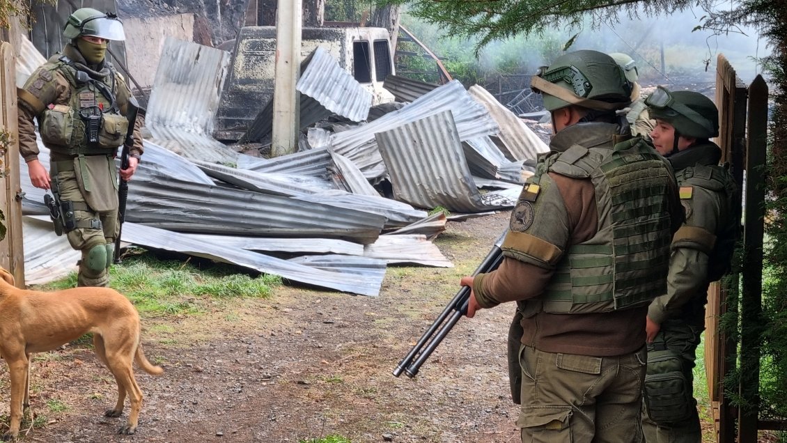 Tres vehículos fueron quemados en atentado en ruta que une Traiguén y Lumaco
