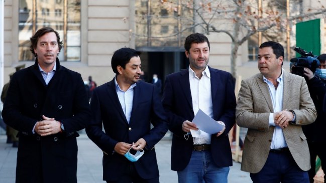 UDI pide que Boric baje temporalmente el impuesto a los combustibles