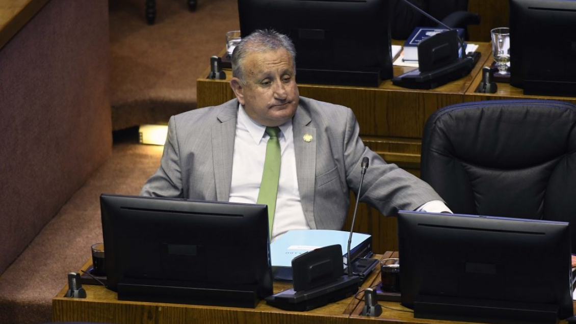 Senador Durana fue amenazado con un arma mientras hacía campaña por el Rechazo en Arica