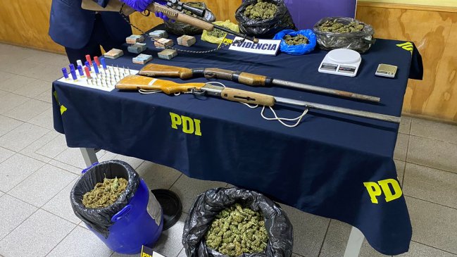 Detienen a padre e hijo con armas de fuego y 7 kilos de marihuana en Rauco