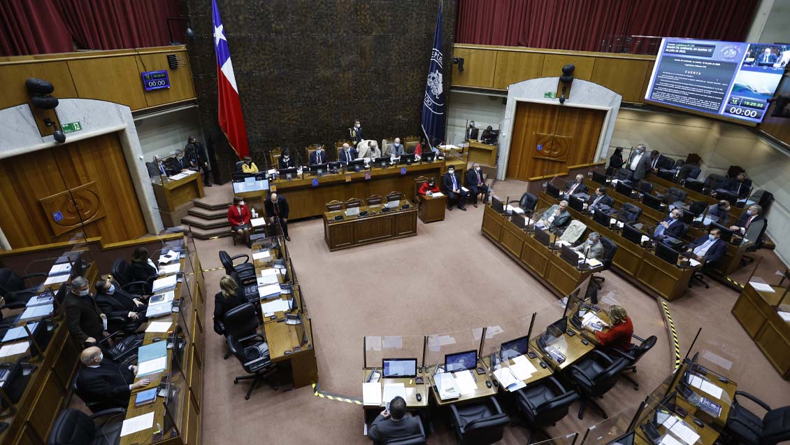 Senado debatió proyecto que baja quórum de reforma de la Constitución actual, pero no votó