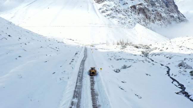 Evacuan a cerca de 200 personas desde Los Libertadores y paso seguirá cerrado ante nueva nevazón