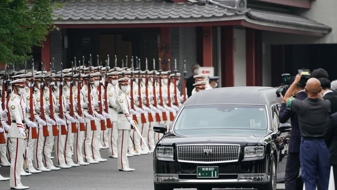 Shinzo Abe es despedido en un funeral íntimo que congregó a miles en Tokio