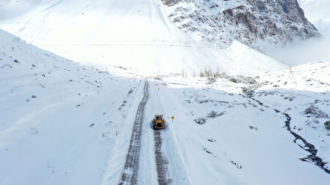 Evacuan a cerca de 200 personas desde Los Libertadores y paso seguirá cerrado ante nueva nevazón