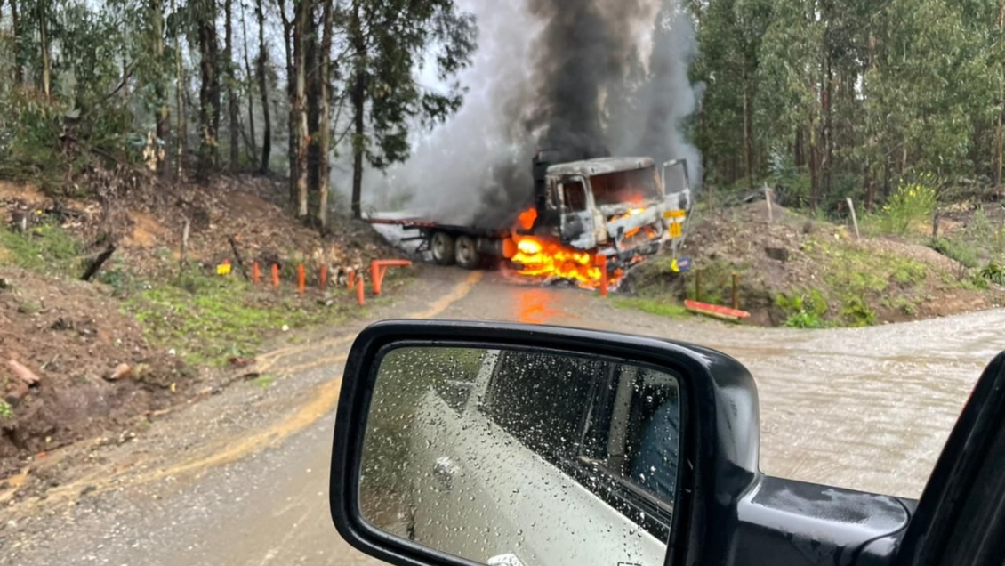 Arauco: Encapuchados realizaron cinco ataques incendiarios en faena forestal