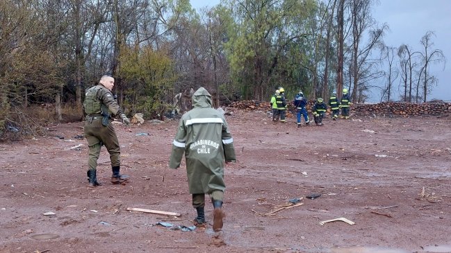 Mujer murió tras caerle la rama de un árbol mientras dormía en una carpa