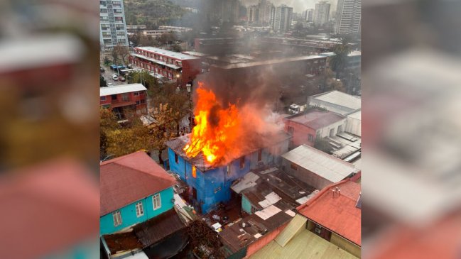 Incendio consume un cité en Recoleta