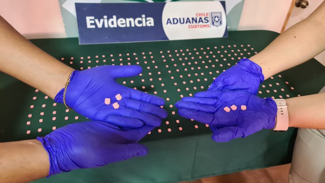 Arica: Incautan más de 300 pastillas de éxtasis durante procedimiento policial