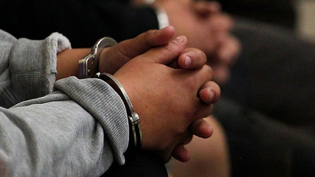 Borracho y contra el tránsito: Conductor colisionó con minibús y dejó casi una veintena de lesionados