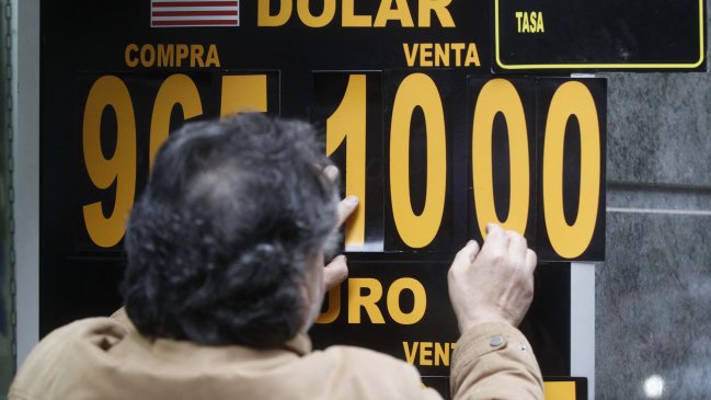 Tras anuncio del Banco Central, el dólar cayó bajo los 1.000 pesos