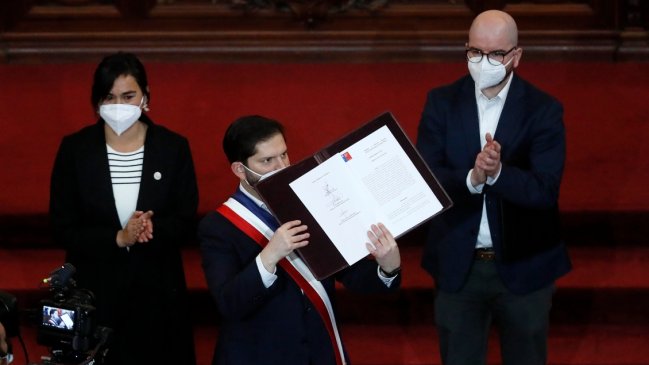 Cadem: 74 por ciento apoya iniciar un nuevo proceso constituyente si este se rechaza