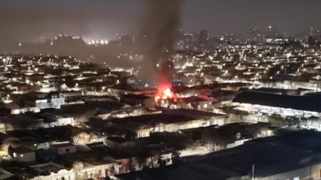 Incendio en el centro de Santiago dejó una persona fallecida