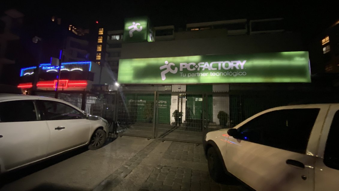 Las Condes: Dos detenidos en flagrancia por robo frustrado de 40 celulares