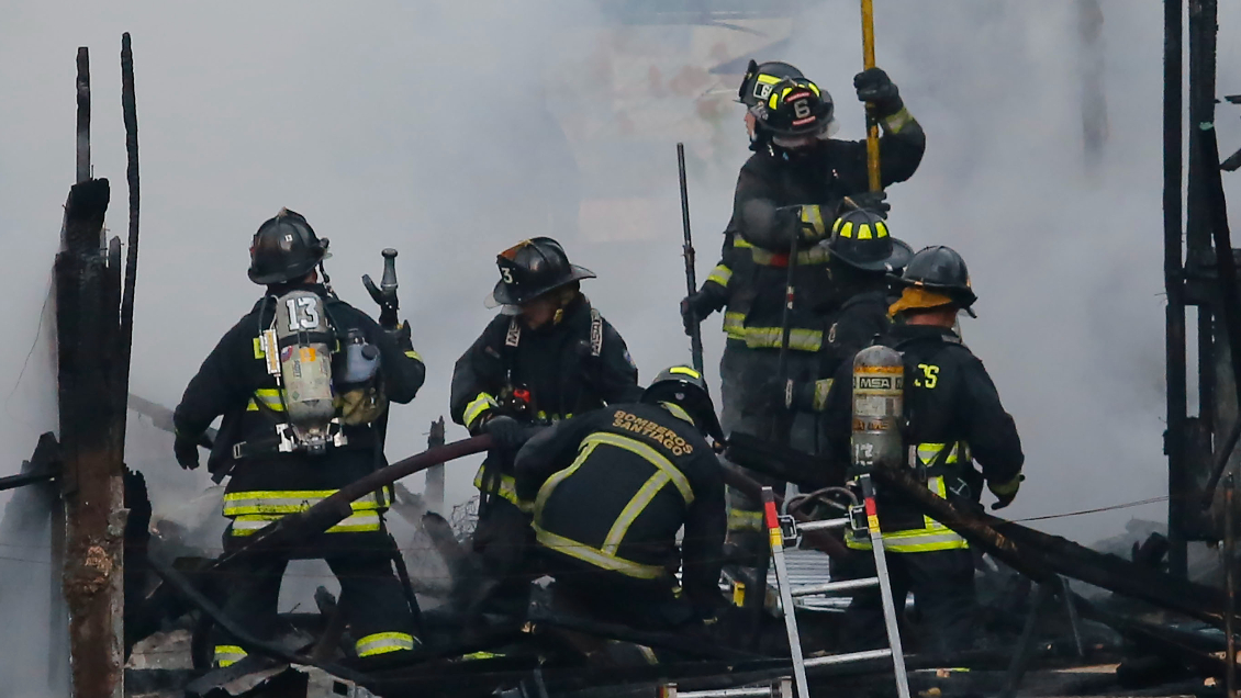 Madre e hija fallecieron producto de un incendio en El Bosque: Se investiga un presunto femicidio