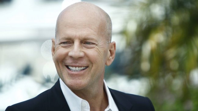 Bruce Willis lució sus mejores pasos de baile pese a diagnóstico de compleja enfermedad