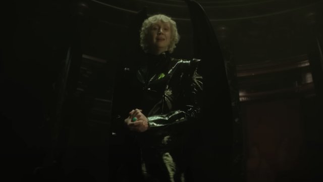 video-gwendoline-christie-debuta-como-lucifer-en-trailer-de-the