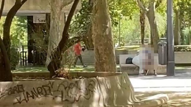 Adultos mayores fueron denunciados por practicar sexo oral en un parque: Los viralizaron