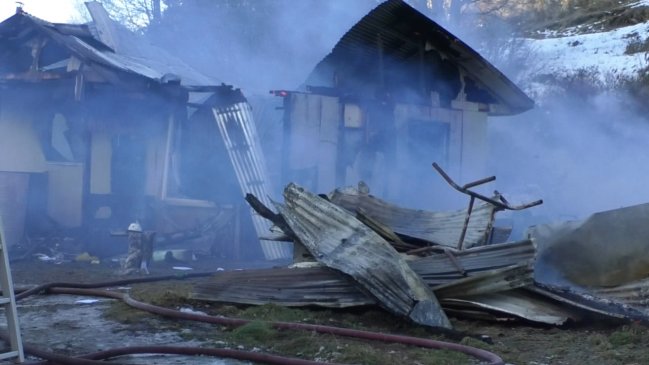 Dos viviendas resultaron destruidas por incendio en Coyhaique