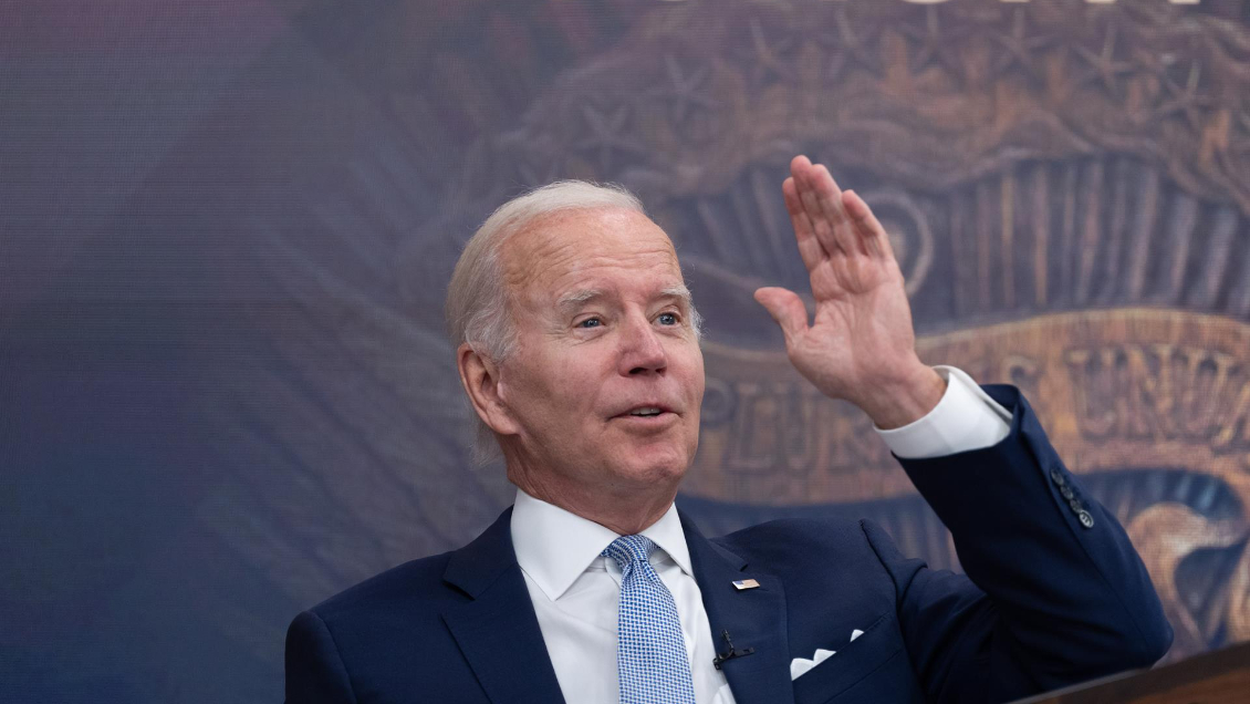 Biden sigue con Covid-19 pero 