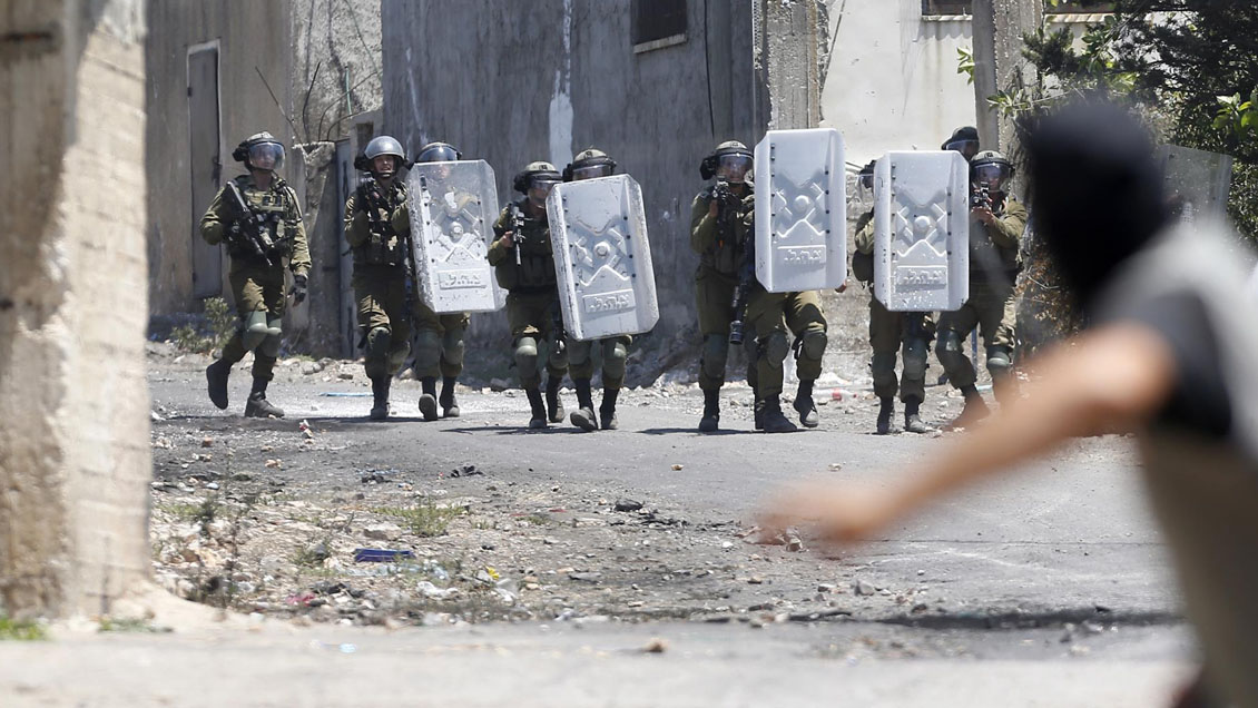 Soldados de Israel denuncian órdenes para discriminar a palestinos en territorios ocupados, según ONG