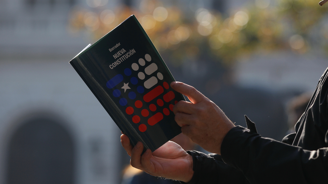 Expectativas sobre resultado del plebiscito: Por primera vez empatan Apruebo y Rechazo, según Cadem