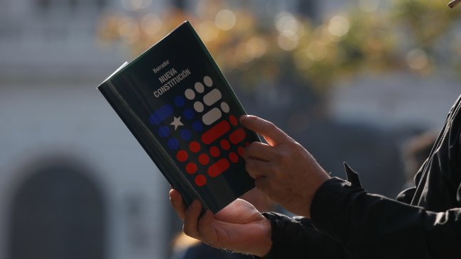 Expectativas sobre resultado del plebiscito: Por primera vez empatan Apruebo y Rechazo, según Cadem