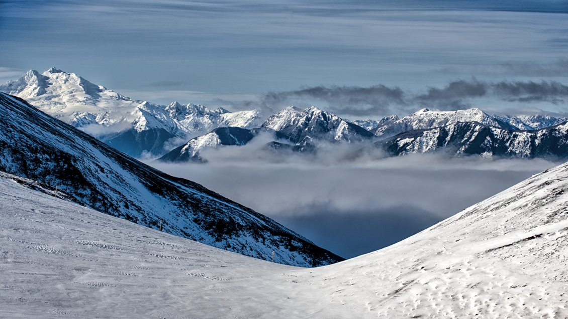 Volcán Osorno: Jóvenes fueron rescatados tras caer sobre una placa de hielo