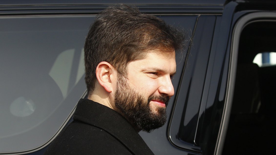 Tras llamado de Boric, Apruebo Dignidad flexibiliza postura sobre 