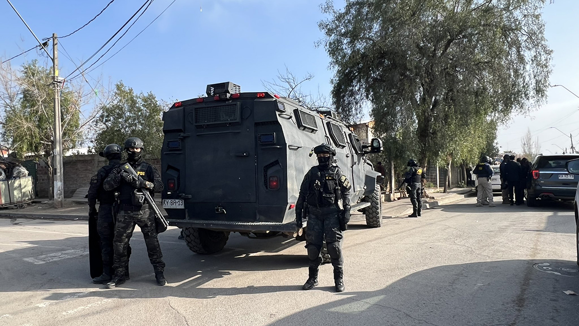 PDI allanó 27 casas en Puente Alto: Hubo 14 detenidos por drogas, secuestros y homicidios