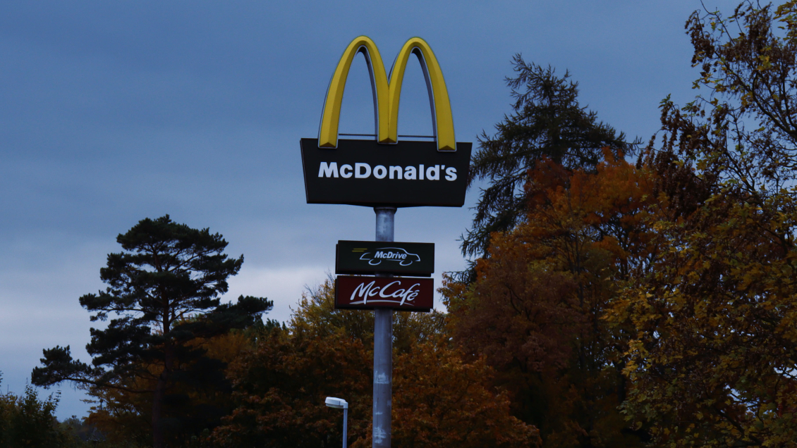 Disparan en el rostro a empleado de McDonald's por entregar unas papas fritas frías