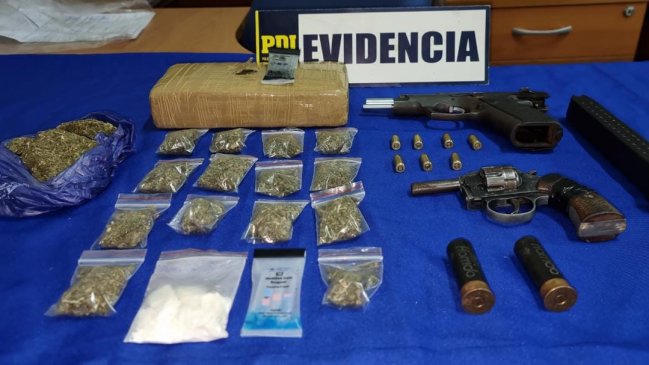 PDI detuvo a adolescente de 14 años por tenencia ilegal de armas y tráfico de drogas