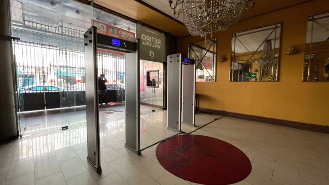 Instalan pórticos detectores de metales en el Teatro Caupolicán