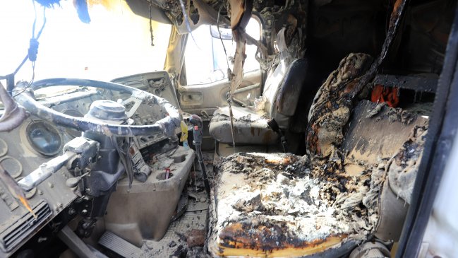 Desconocidos atacaron a Carabineros y quemaron dos camiones en la ruta entre Cañete y Contulmo