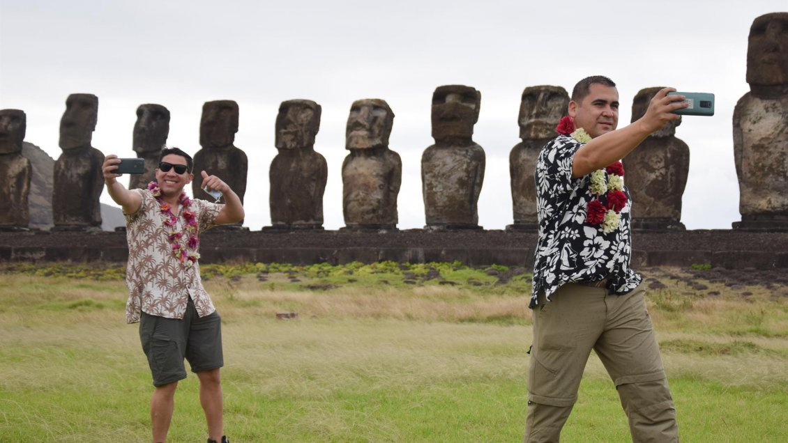 Se abrió la isla al turismo: Cerca de 230 personas llegan a Rapa Nui tras más de dos años de cierre