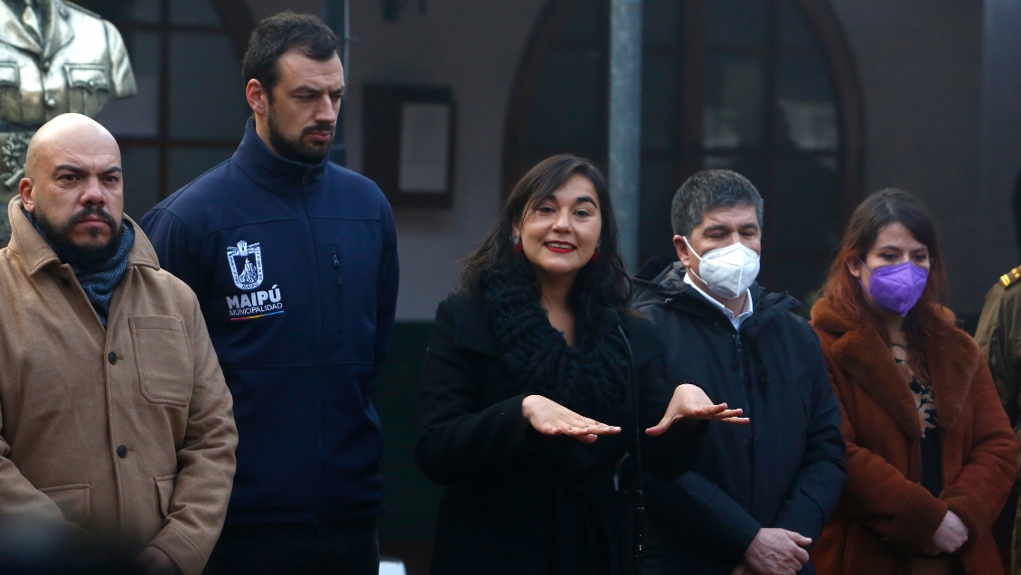 Gobierno realizó un operativo policial en la Plaza de Maipú para erradicar el comercio ambulante