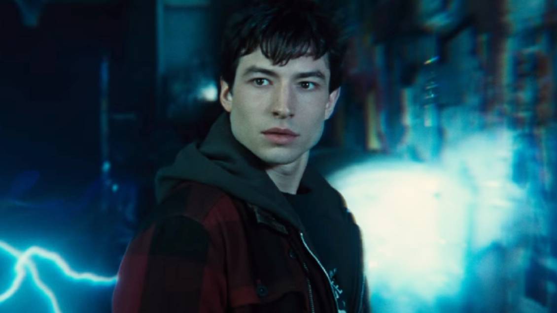 Ezra Miller fue acusado de robo de alcohol