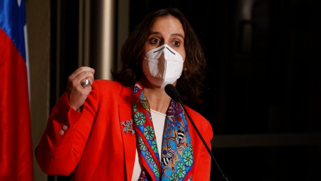 Canciller Urrejola baja tensión a polémica con Argentina por supuesto vuelo de aviones chilenos sin permiso