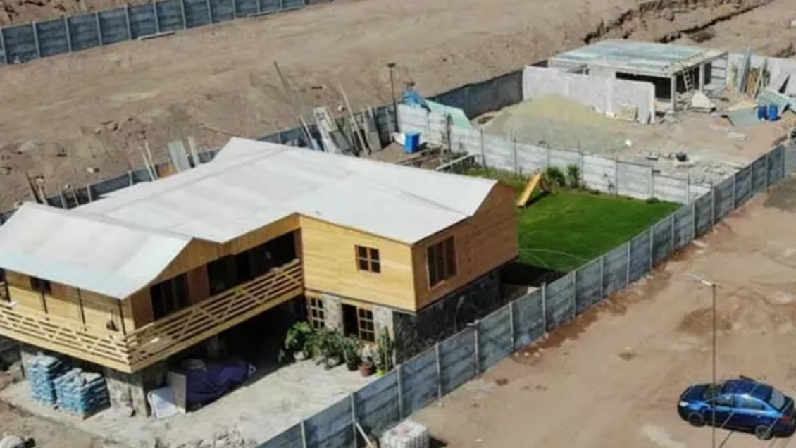 Excandidata a senadora que construyó en 