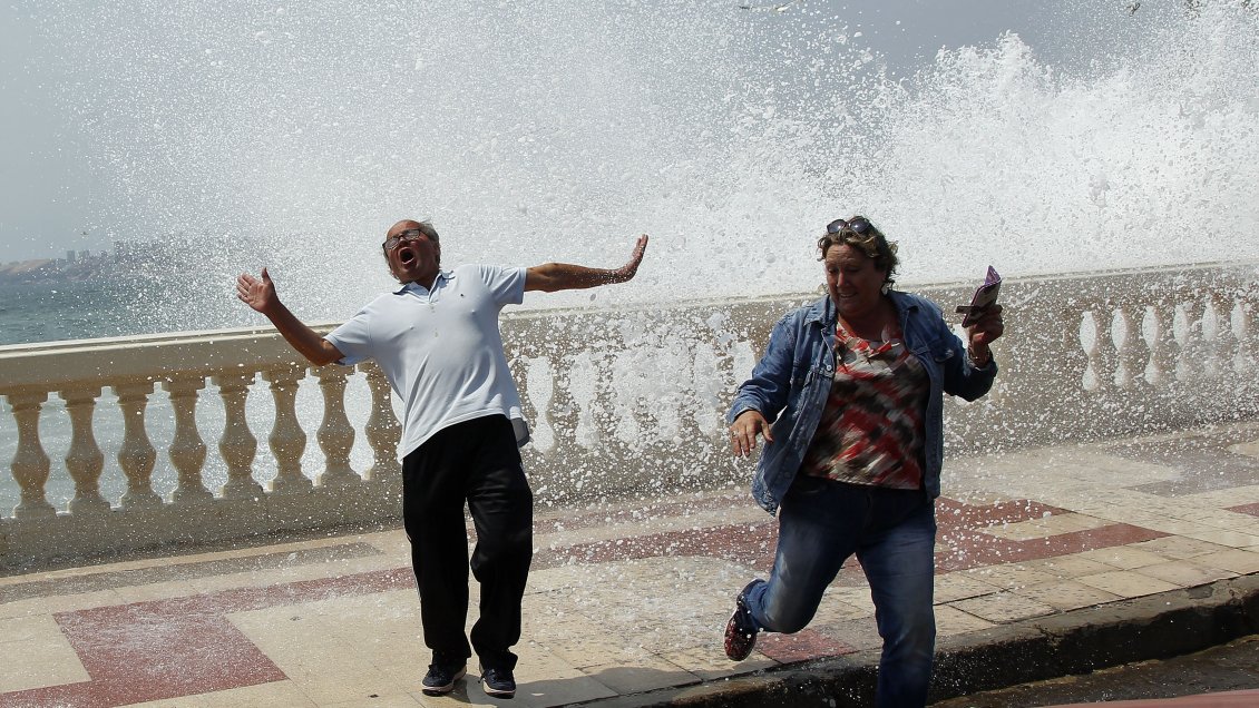 Armada advierte nuevas marejadas anormales: Alerta riesgo de sobrepasos y daños a infraestructura