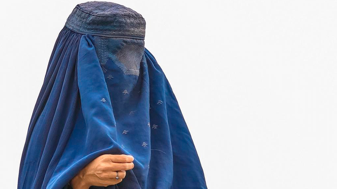 Talibanes dispersaron con disparos una manifestación de mujeres en Afganistán