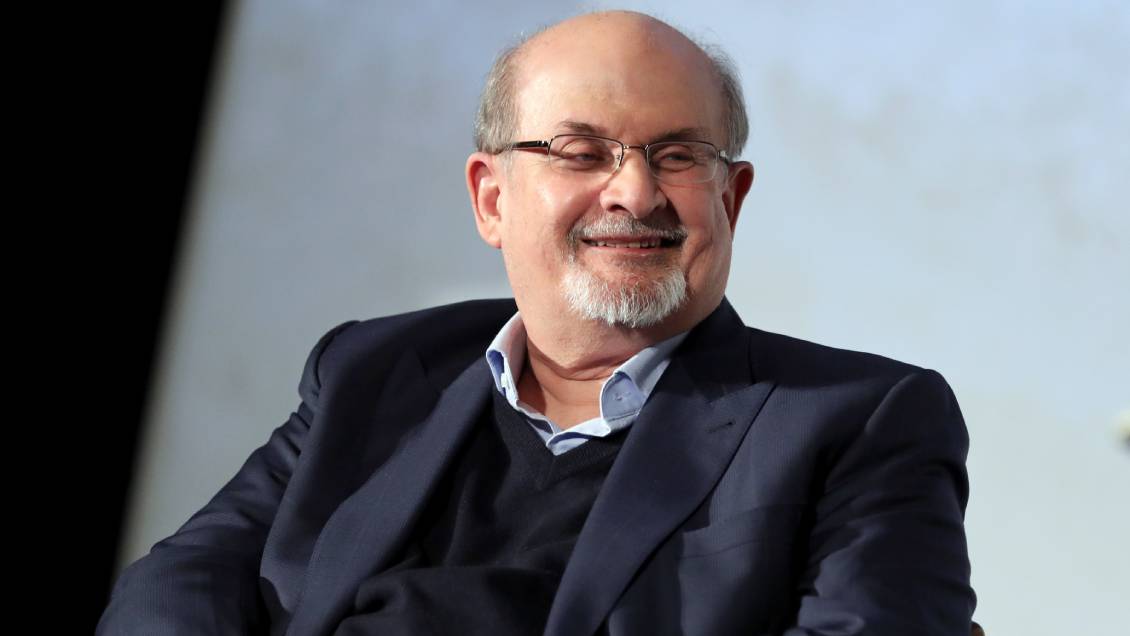 Medios de Irán celebran ataque a Salman Rushdie: 