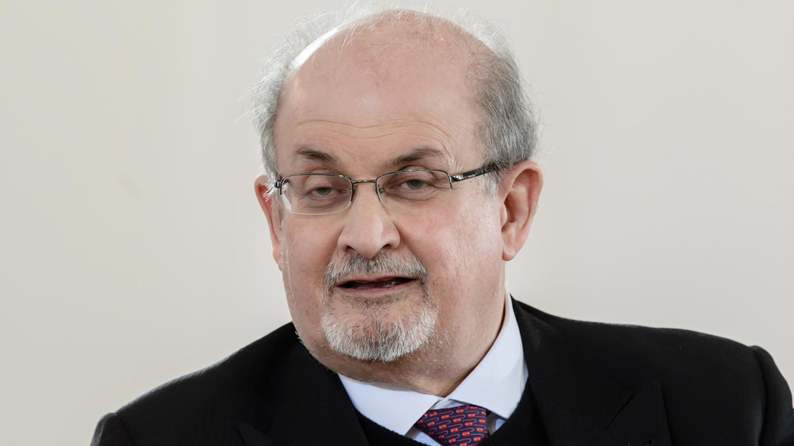 Presunto agresor de Salman Rushdie será acusado por intento de asesinato