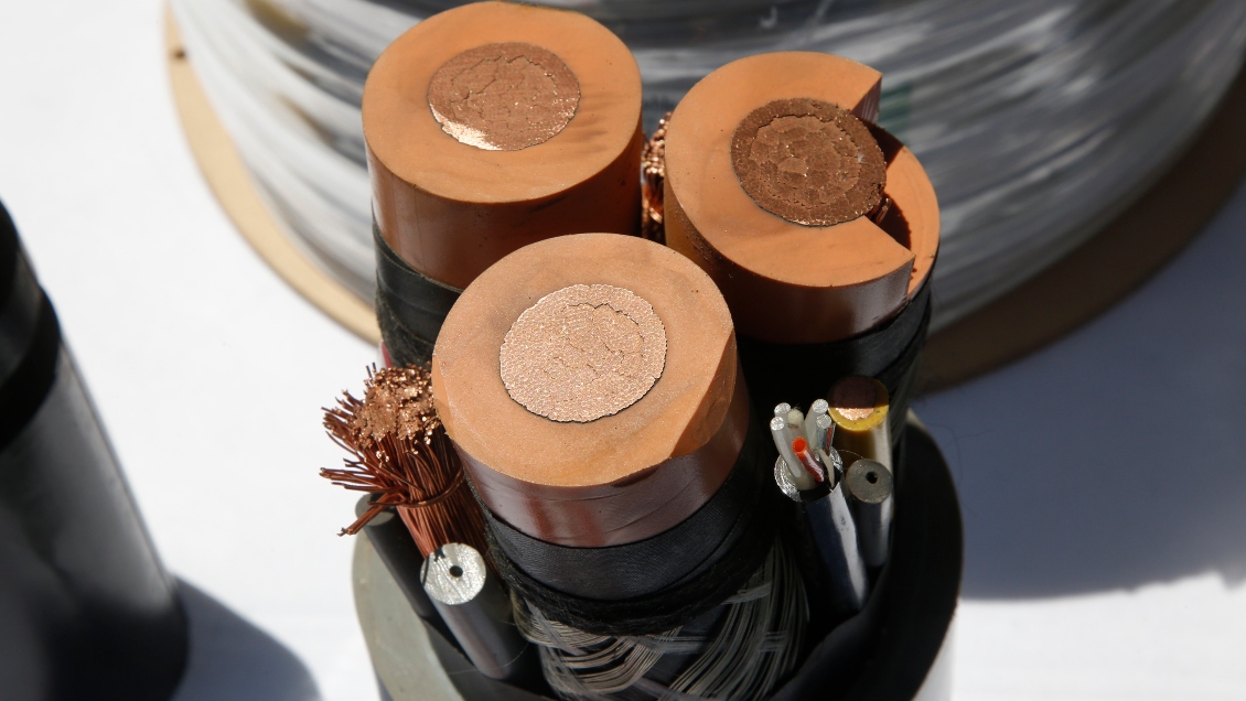 Trabajadores de una empresa de telefonía fueron detenidos por robo de cobre en la Región Metropolitana