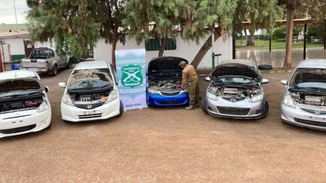 Cinco detenidos, entre ellos un menor de edad, por vínculos con robo de vehículos en sector de Chinchorro