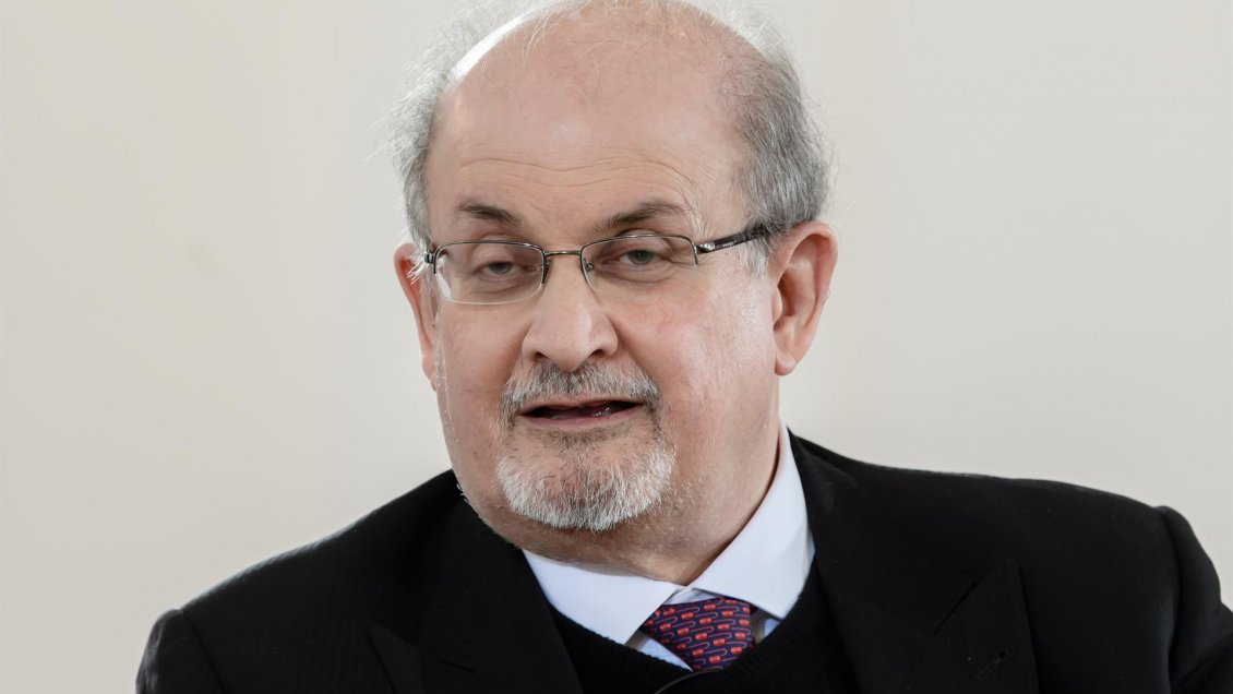 Varias figuras francesas piden el Nobel para el escritor Salman Rushdie